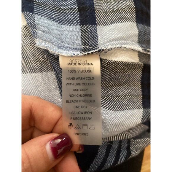 Two by Vince Camuto women's navy blue plaid ruffle Sleeve Relaxed Fit Top sz XS - Picture 8 of 8